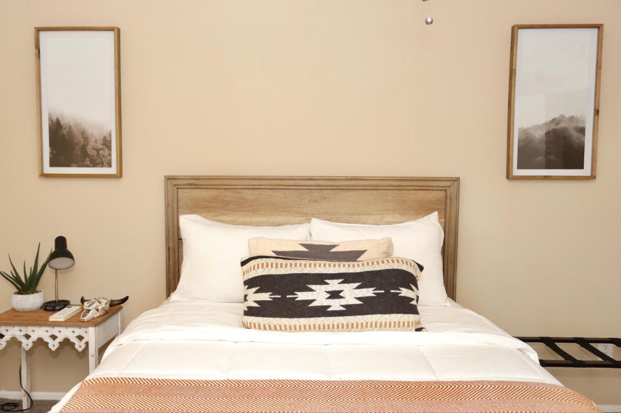 Chic Boho Cottage -Self Check In, Fully Furnished, & Free Parking Χιούστον Εξωτερικό φωτογραφία